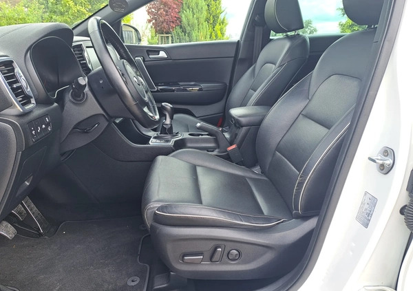 Kia Sportage cena 75500 przebieg: 179521, rok produkcji 2016 z Bochnia małe 781